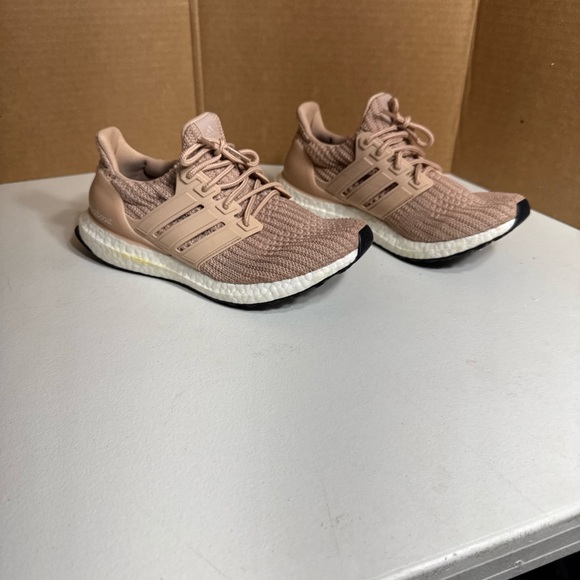 Size‎ 7 - adidas UltraBoost 4.0 Ash Pearl W - Picture 1 of 10